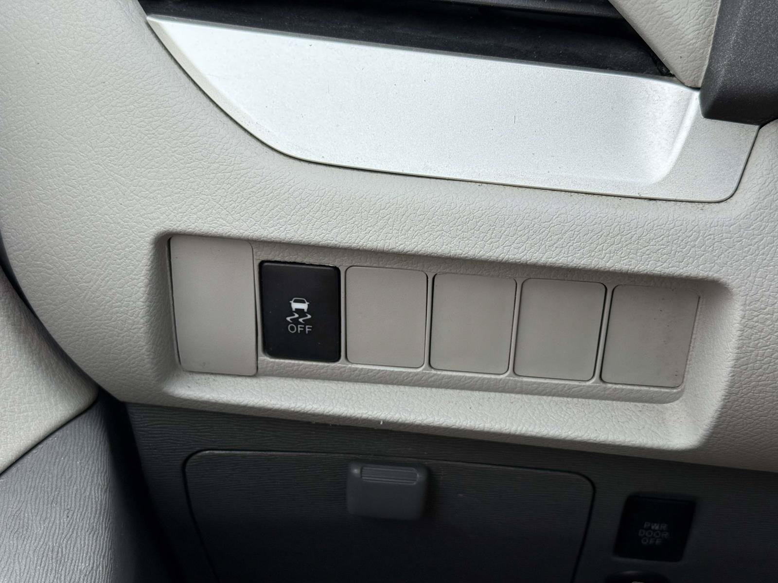 Used 2015 Toyota Sienna LE FWD image 27