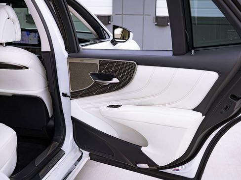 Used 2021 Lexus LS 500 AWD image 28