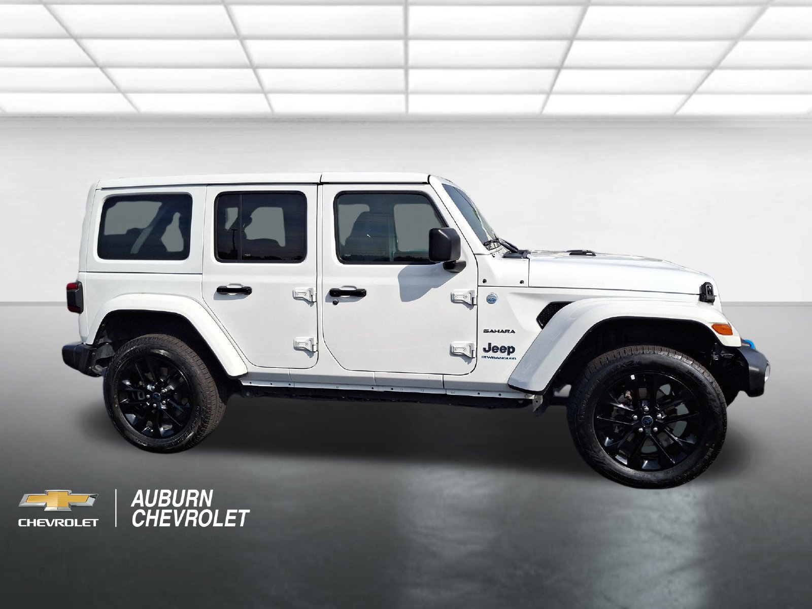 Used 2024 Jeep Wrangler Unlimited Sahara AWD/4WD image 2