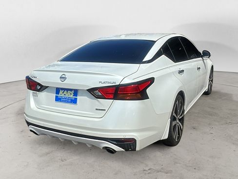 Used 2020 Nissan Altima 2.0 Platinum FWD image 6