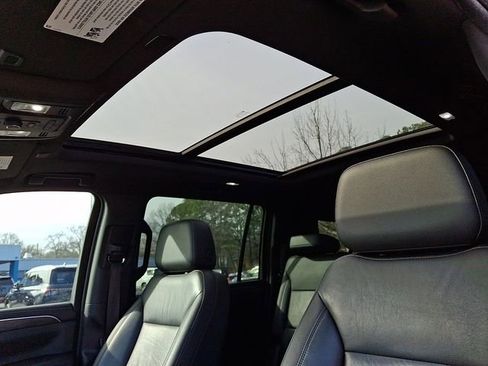 Used 2021 Chevrolet Suburban LT image 19