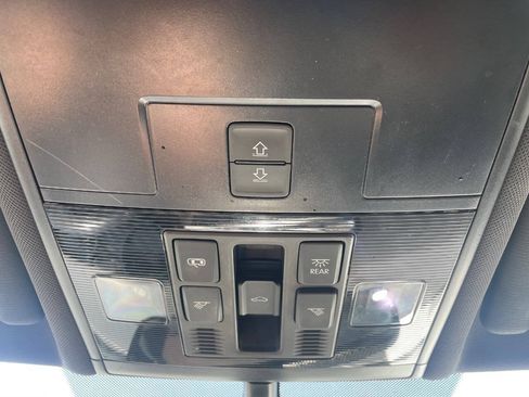 Used 2018 Volkswagen Tiguan SEL w/ R-Line Package FWD image 31
