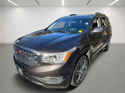 Used 2019 GMC Acadia Denali w/ Technology Package image 2