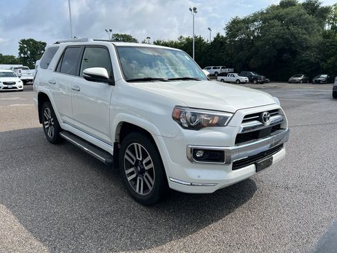 Used 2022 Toyota 4Runner Limited AWD/4WD image 2