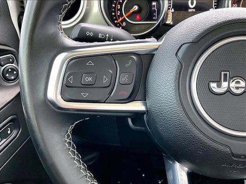 Used 2022 Jeep Wrangler Unlimited Sahara AWD/4WD image 20