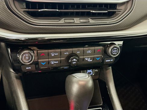 Used 2025 Jeep Compass Trailhawk image 23