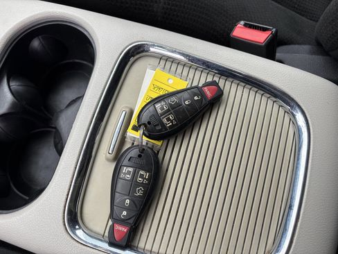 Used 2016 Dodge Grand Caravan SXT w/ Rear Park Assist Package image 52