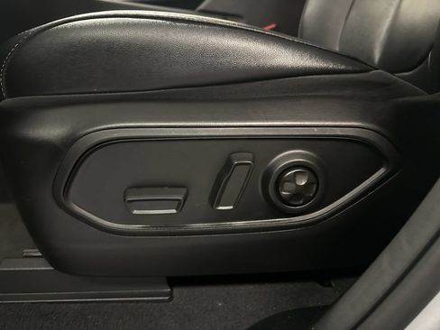 Used 2022 Jeep Grand Cherokee L Limited AWD/4WD image 22