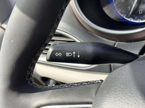 Used 2022 Chrysler Voyager LX FWD image 20