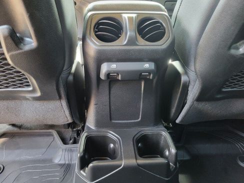 Used 2025 Jeep Gladiator Sport AWD/4WD image 28