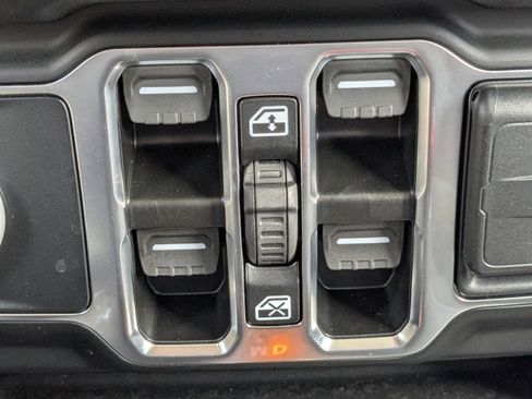 Used 2025 Jeep Wrangler Sport S image 23