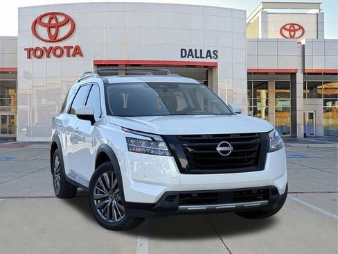 Used 2024 Nissan Pathfinder SL w/ SL Premium Package image 1