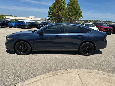 Used 2025 Honda Accord SE image 6