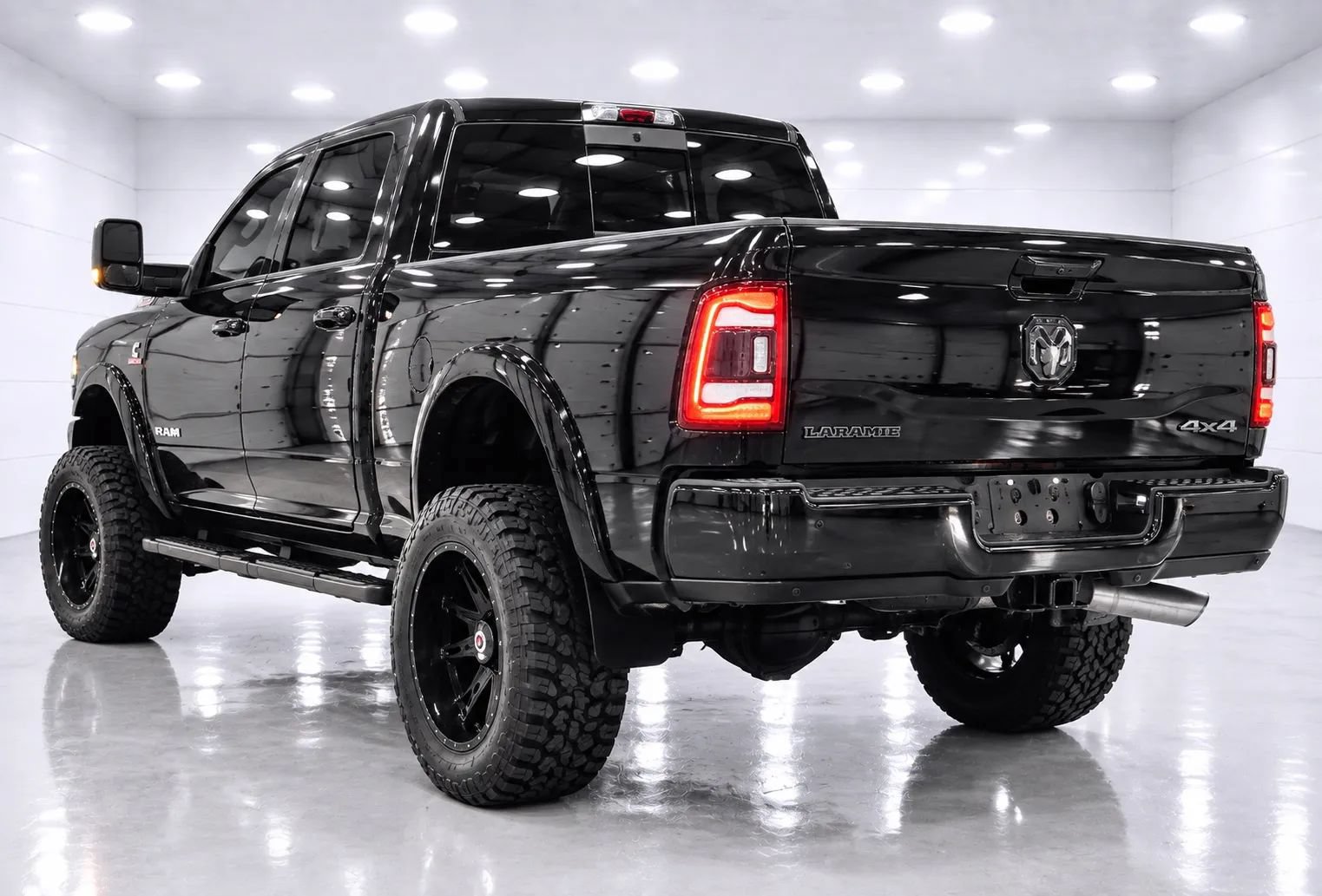 Used 2019 RAM 2500 Laramie AWD/4WD image 3