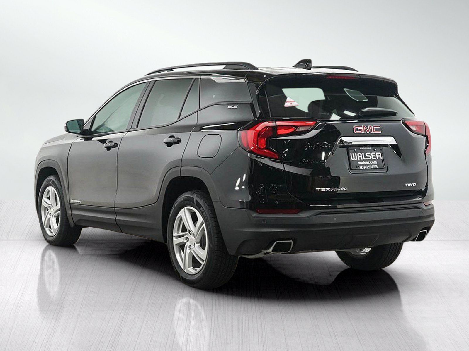 Used 2018 GMC Terrain SLE w/ Driver Convenience Package AWD/4WD image 3
