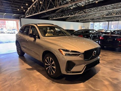 Used 2024 Volvo XC60 B5 Core w/ Protection Package Premier image 7