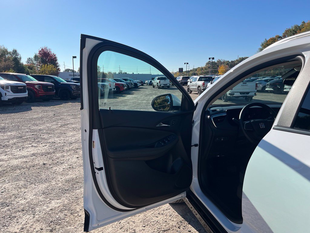 Used 2024 Buick Encore GX Sport Touring FWD image 14