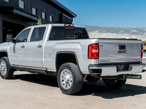 Used 2019 GMC Sierra 2500 Denali w/ Duramax Plus Package AWD/4WD image 2