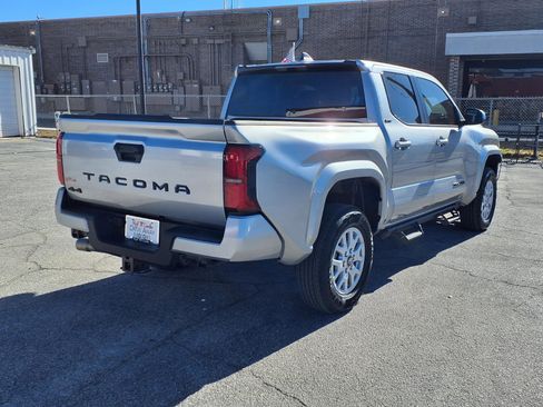 Used 2025 Toyota Tacoma SR5 image 5