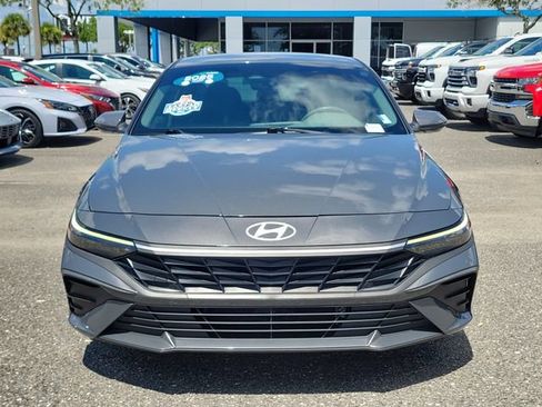 Used 2025 Hyundai Elantra Hybrid FWD image 7