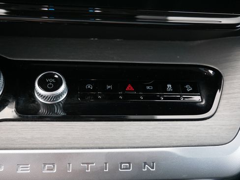 Used 2025 Ford Expedition Platinum AWD/4WD image 24