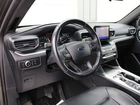 Used 2020 Ford Explorer XLT w/ Equipment Group 202A AWD/4WD image 2