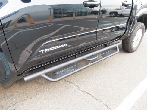 Used 2025 Toyota Tacoma SR5 image 9