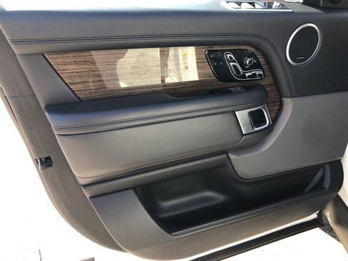 Used 2018 Land Rover Range Rover HSE image 10