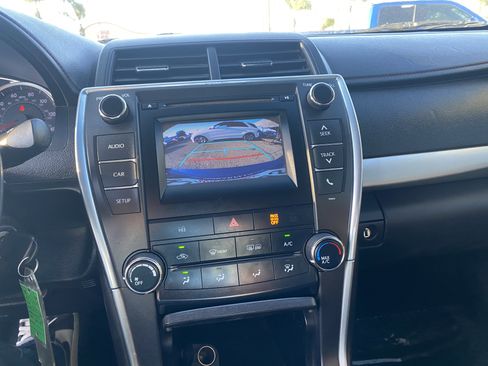 Used 2017 Toyota Camry SE w/ Moonroof Package image 13