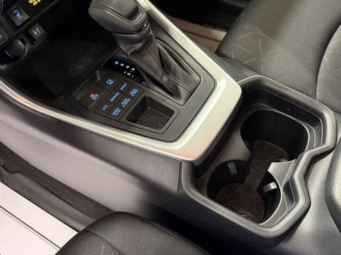 Used 2019 Toyota RAV4 XLE image 19