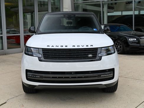 Used 2025 Land Rover Range Rover SE AWD/4WD image 2