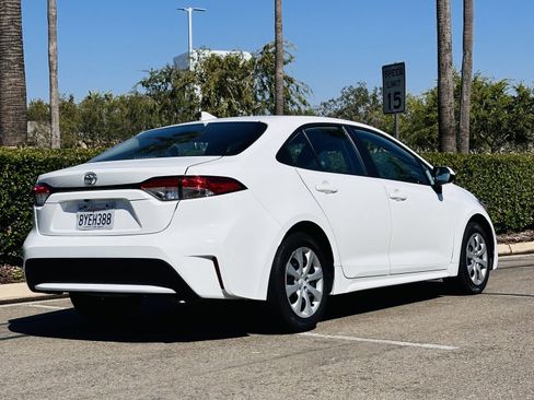 Used 2022 Toyota Corolla LE image 11