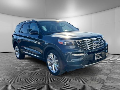 Used 2023 Ford Explorer Platinum w/ Technology Package image 3