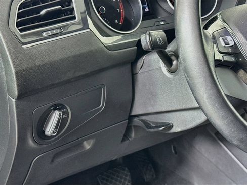 Used 2019 Volkswagen Tiguan SE w/ Panoramic Sunroof Package AWD/4WD image 13