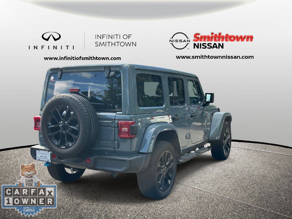 Used 2024 Jeep Wrangler Unlimited Sahara w/ Technology Group AWD/4WD image 9