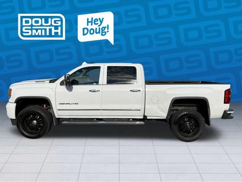 Used 2018 GMC Sierra 2500 Denali w/ Duramax Plus Package AWD/4WD image 2