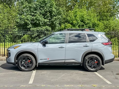 Used 2025 Nissan Rogue SV AWD/4WD image 6