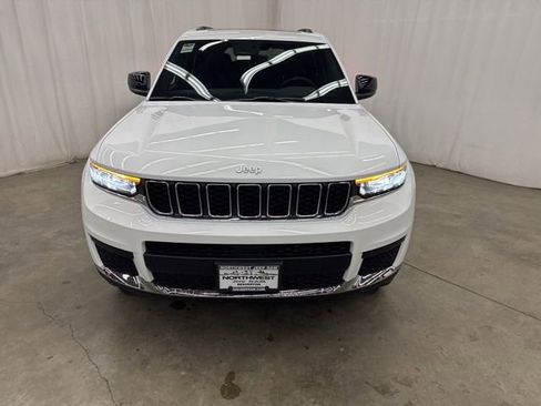 New 2025 Jeep Grand Cherokee L Laredo image 2