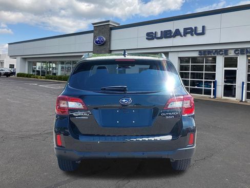 Used 2017 Subaru Outback 3.6R Touring AWD/4WD image 6