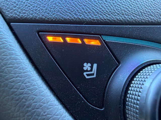 Used 2018 Chevrolet Malibu Premier FWD image 33