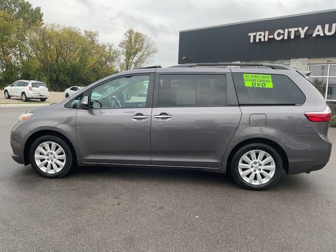 Used 2015 Toyota Sienna AWD image 3
