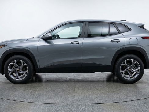 Used 2025 Chevrolet Trax LT image 5