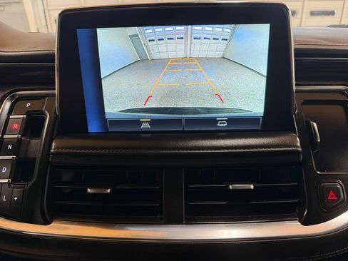 Used 2022 Chevrolet Suburban LT AWD/4WD image 17