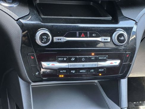 Used 2023 Ford Explorer ST-Line AWD/4WD image 19