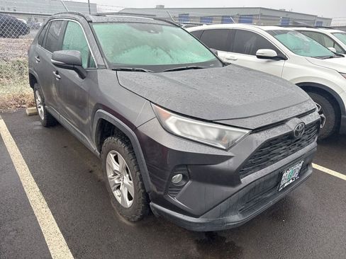 Used 2019 Toyota RAV4 XLE image 4