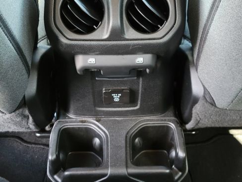 Used 2025 Jeep Wrangler Unlimited Sahara AWD/4WD image 16