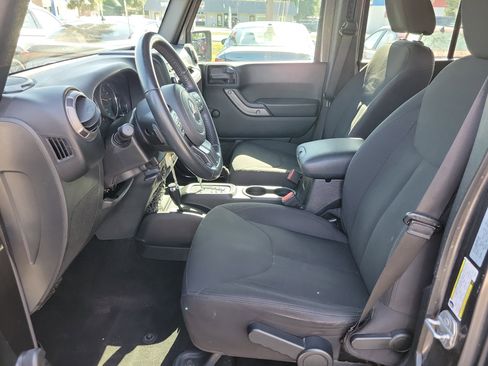 Used 2018 Jeep Wrangler Unlimited Sport w/ Connectivity Group AWD/4WD image 18