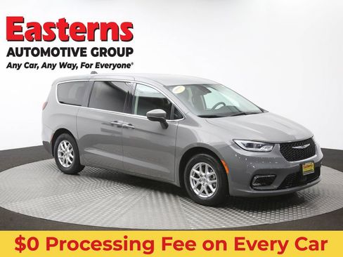 Used 2023 Chrysler Pacifica Touring-L FWD image 51
