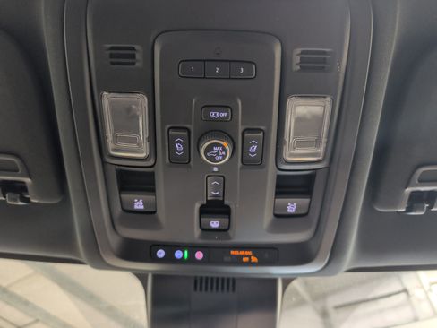 Used 2023 Chevrolet Suburban High Country w/ Advanced Technology Package AWD/4WD image 14