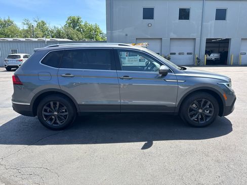 Used 2024 Volkswagen Tiguan SE w/ Panoramic Sunroof Package AWD/4WD image 3